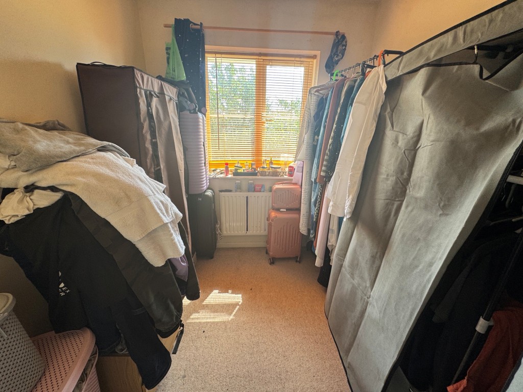 Lot: 216 - FREEHOLD THREE-BEDROOM SEMI-DETACHED HOUSE - A RESIDENTIAL INVESTMENT - Bedroom 3